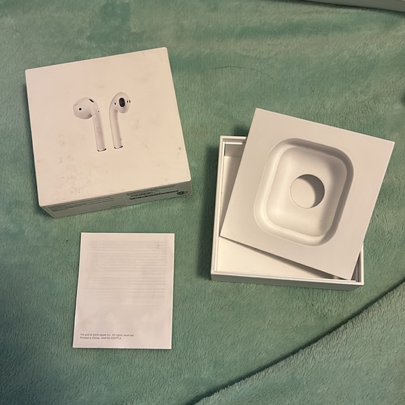 Apple AirPods (1st generation) with charging case and grey silicon cover. - Picture 2 of 13